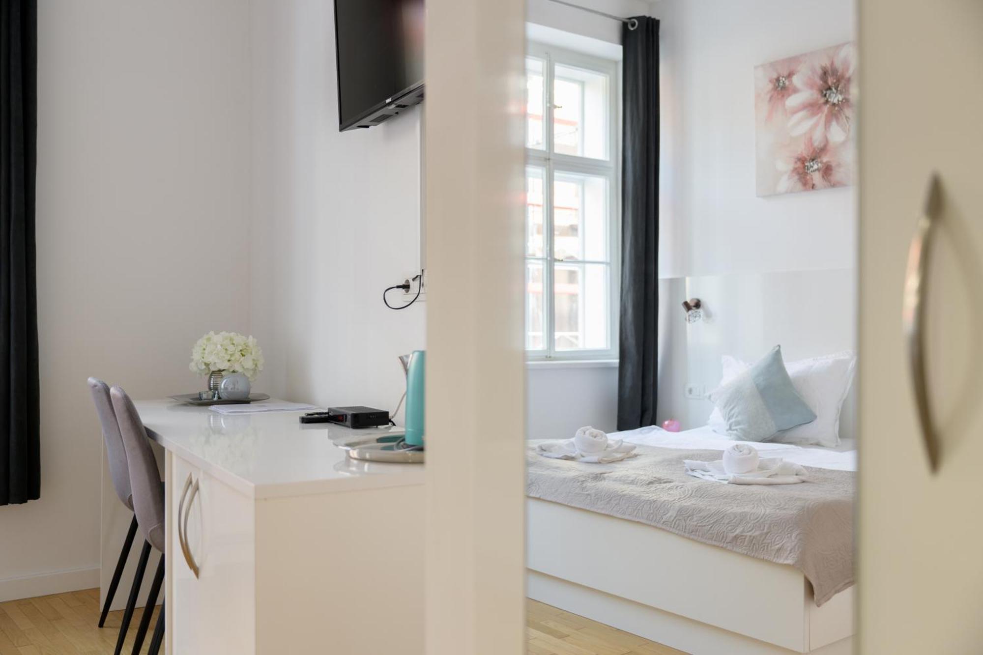 Niva rooms&studio apartment Zagabria Esterno foto